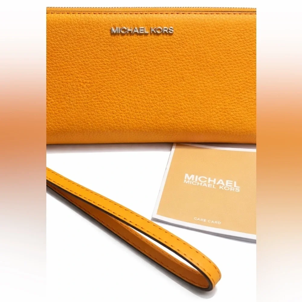 NWT-Michael Kors Jet set Travel Continental  Wristlet/wallet